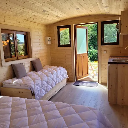 Roulotte A Sapharey Sarrazac (Dordogne)