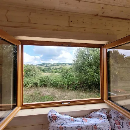 مكان تخييم Roulotte A Sapharey *