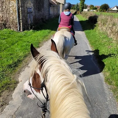 Roulotte A Sapharey مكان تخييم *